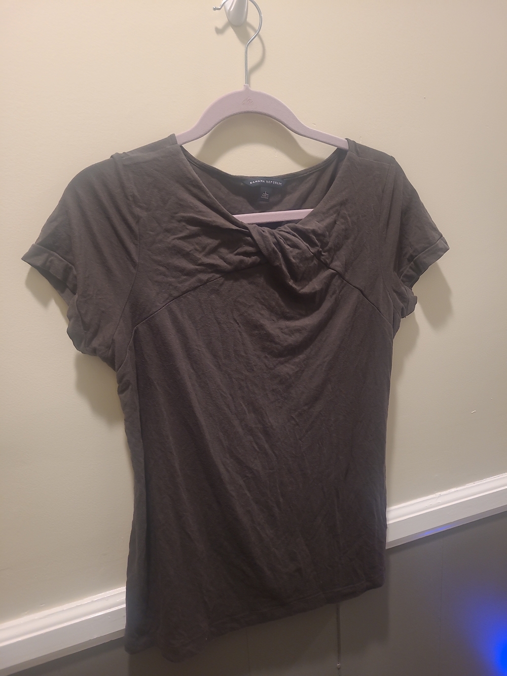 Banana Republic Womens Large Brown Teeshirt Front Twist Neck Detail